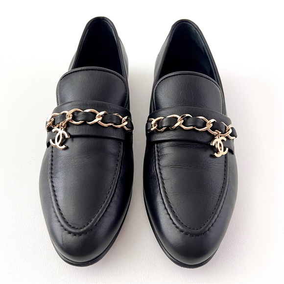CHANEL | Black Lambskin Chain Loafers Leather Flats Gold CC Logo EU 38 - Picture 3 of 16